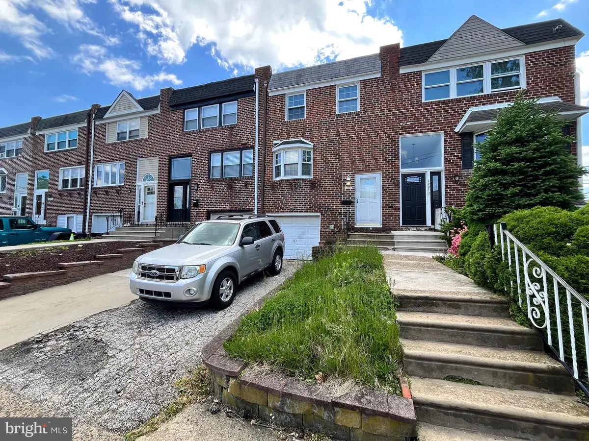 12215 Sweet Briar Rd, Philadelphia, PA 19154 - #1
