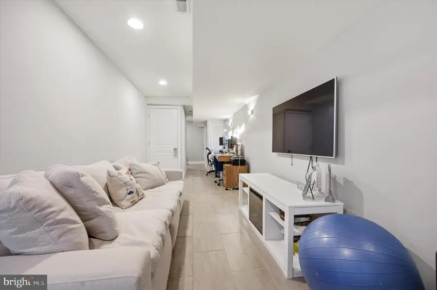 2512 Collins St, Philadelphia, PA 19125 - #3