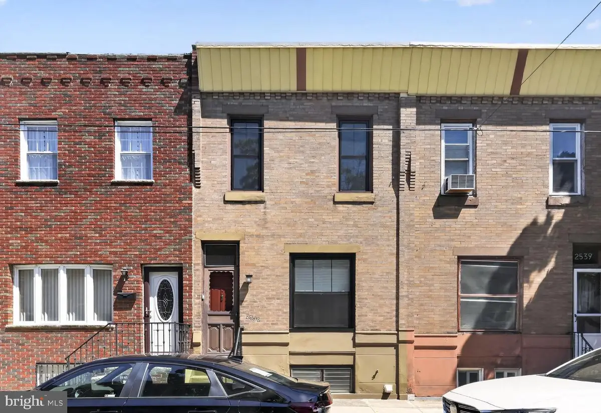 2537 S Chadwick St, Philadelphia, PA 19145 - #1