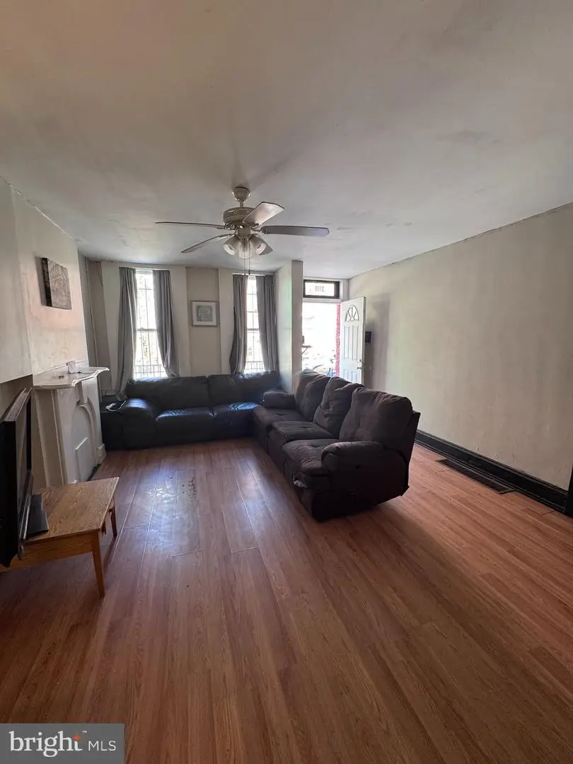 2010 W Oxford St, Philadelphia, PA 19121 - #1