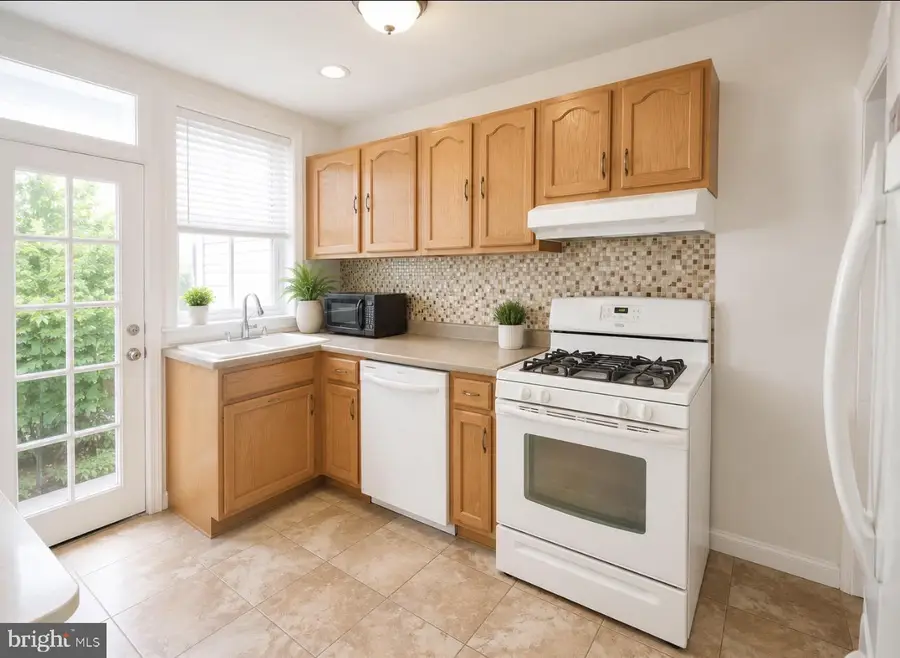 7031 Lincoln Dr, Philadelphia, PA 19119 - #3