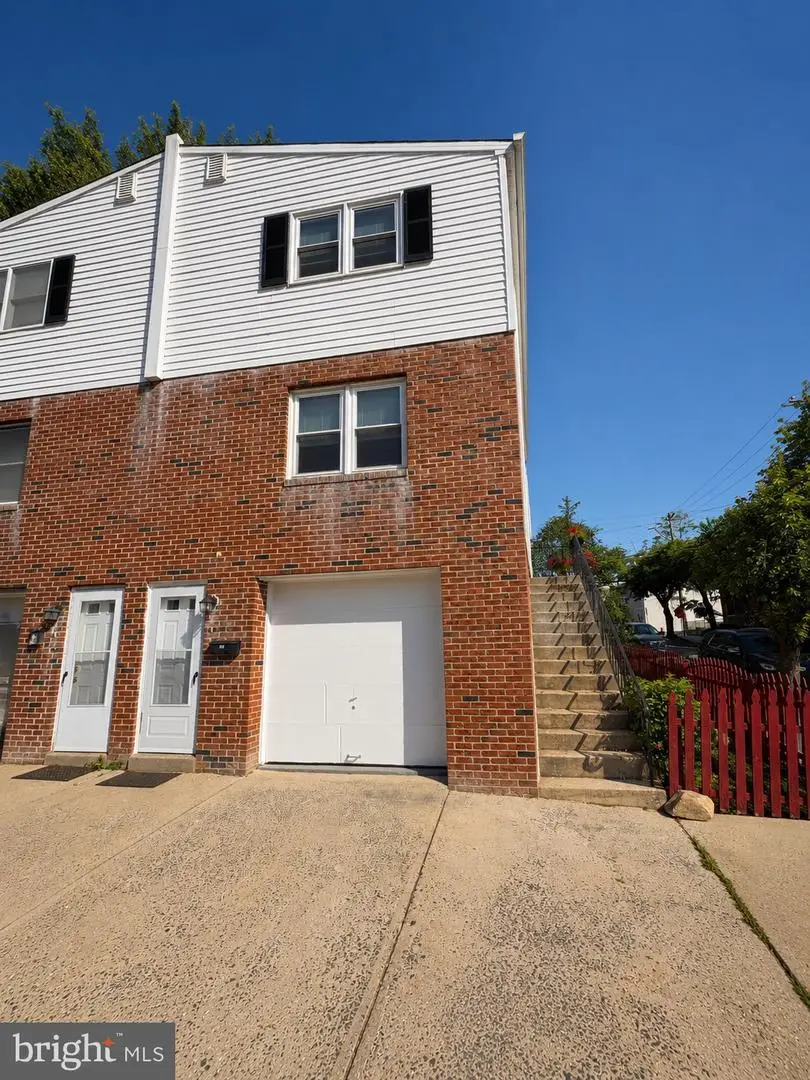 584 Green Ln, Philadelphia, PA 19128 - #1
