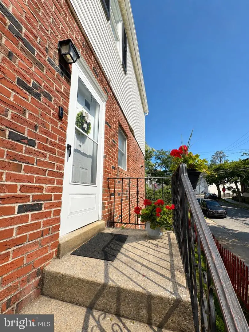 584 Green Ln, Philadelphia, PA 19128 - #3