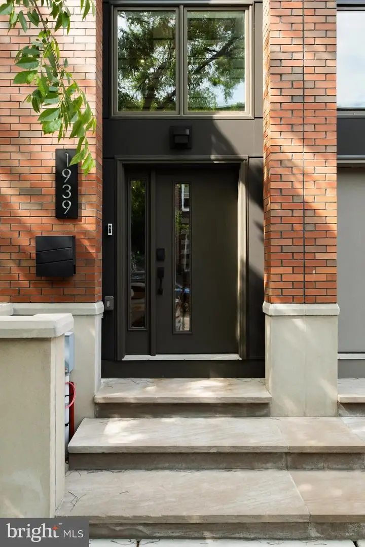 1939 Christian St, Philadelphia, PA 19146 - #3