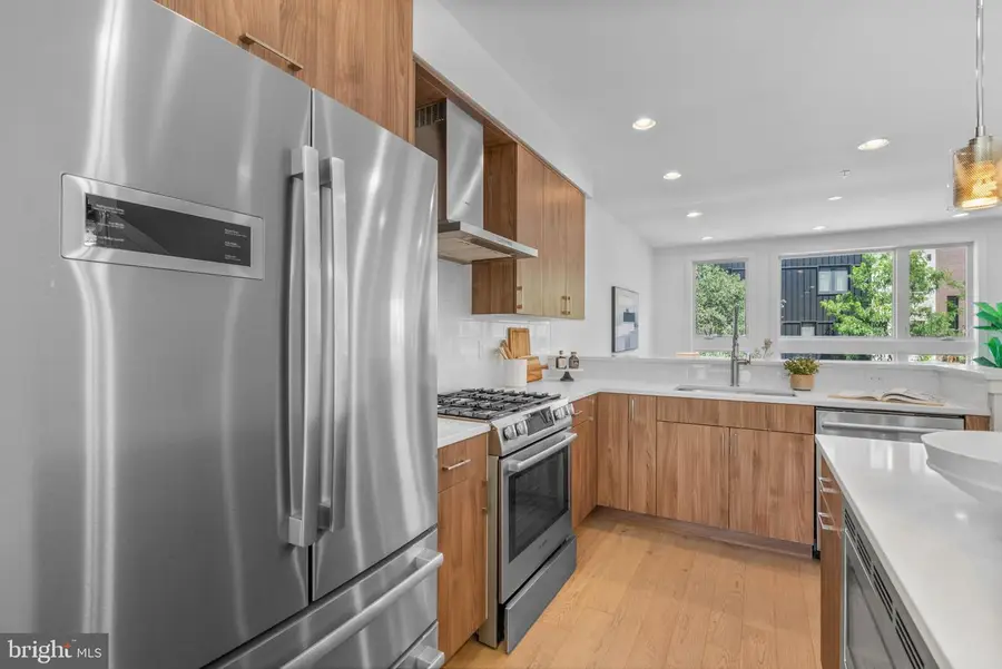 642 N 5th St, Philadelphia, PA 19123 - #3