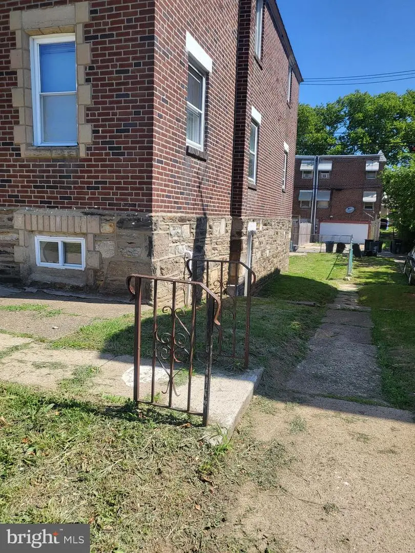 1037 Fanshawe St, Philadelphia, PA 19111 - #2