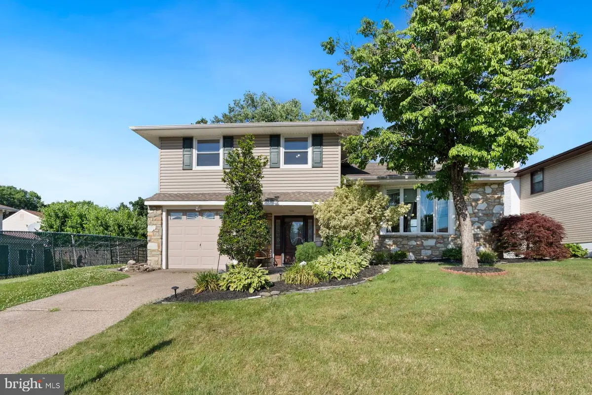 613 Oakfield Ln, Philadelphia, PA 19115 - #1