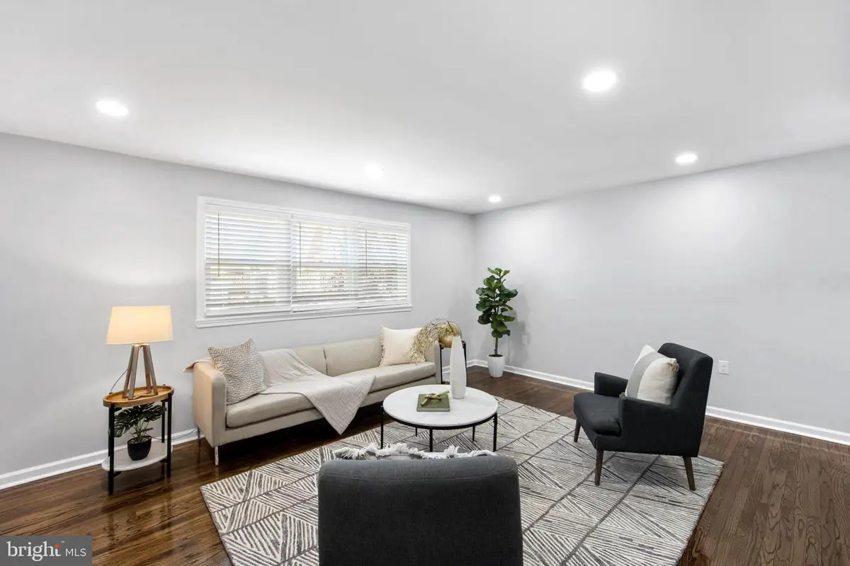 3611 Whitehall Ln, Philadelphia, PA 19114 - #1