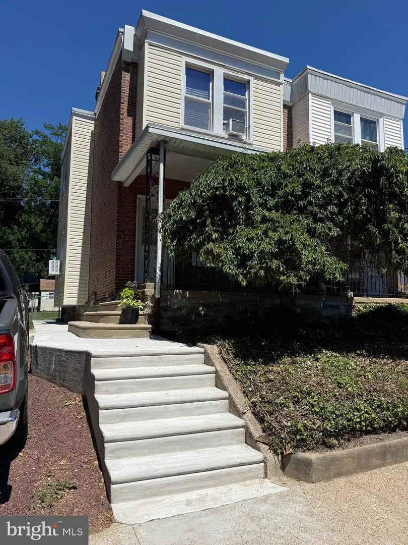 7038 Shelbourne St, Philadelphia, PA 19111 - #1