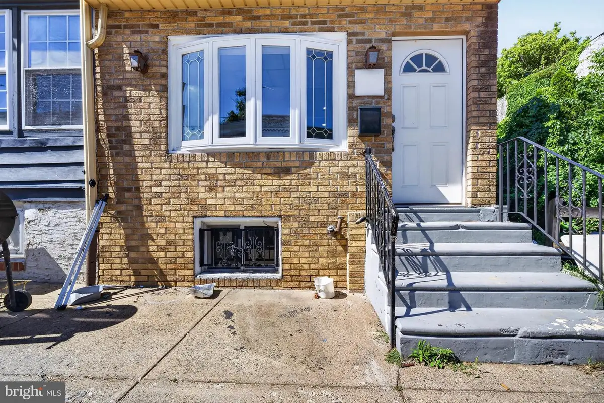 2431 W Sergeant St, Philadelphia, PA 19132 - #1