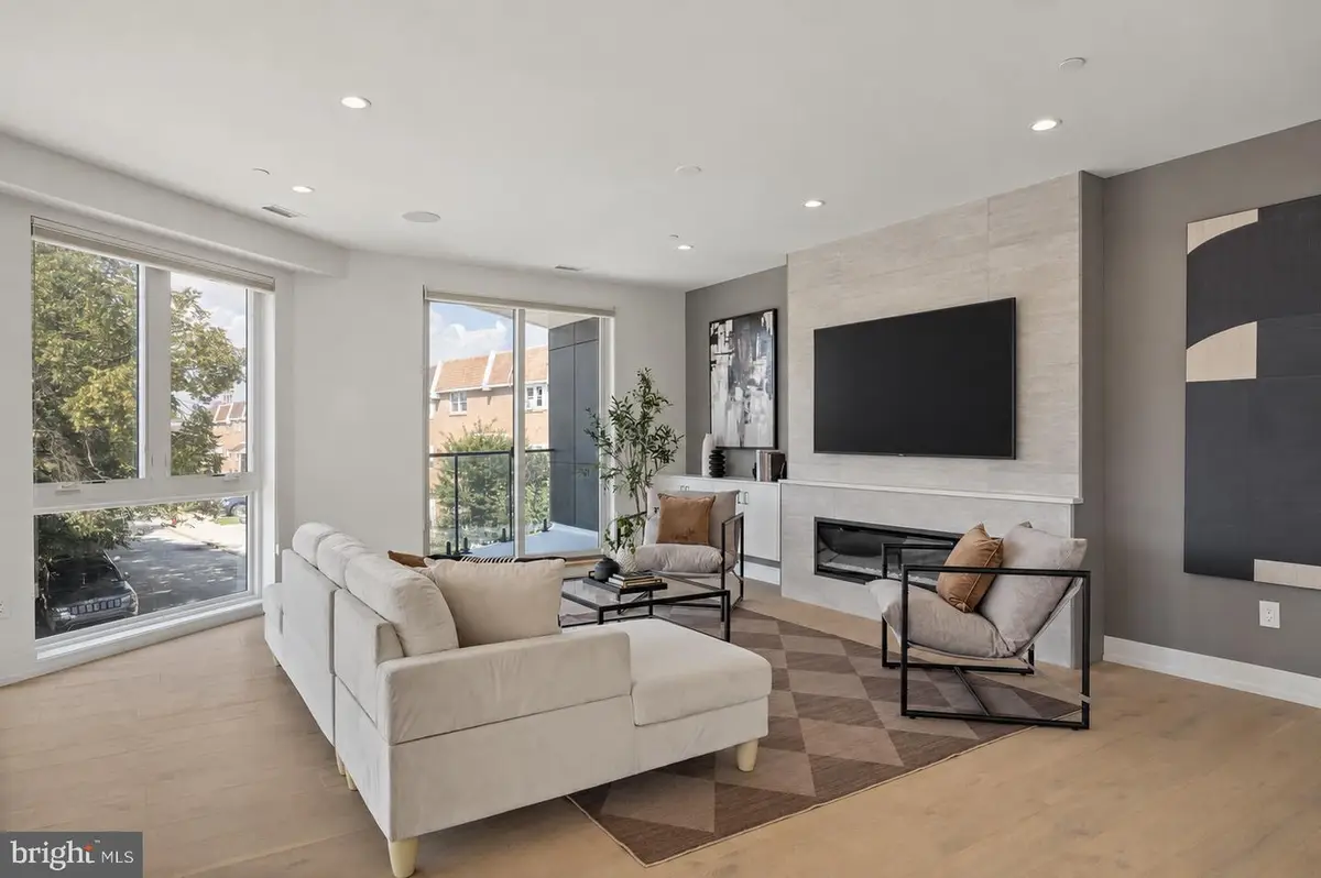 527 Brown St, Philadelphia, PA 19123 - #1
