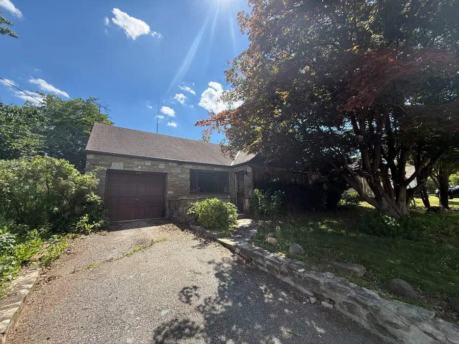 836 Strahle St, Philadelphia, PA 19111 - #2