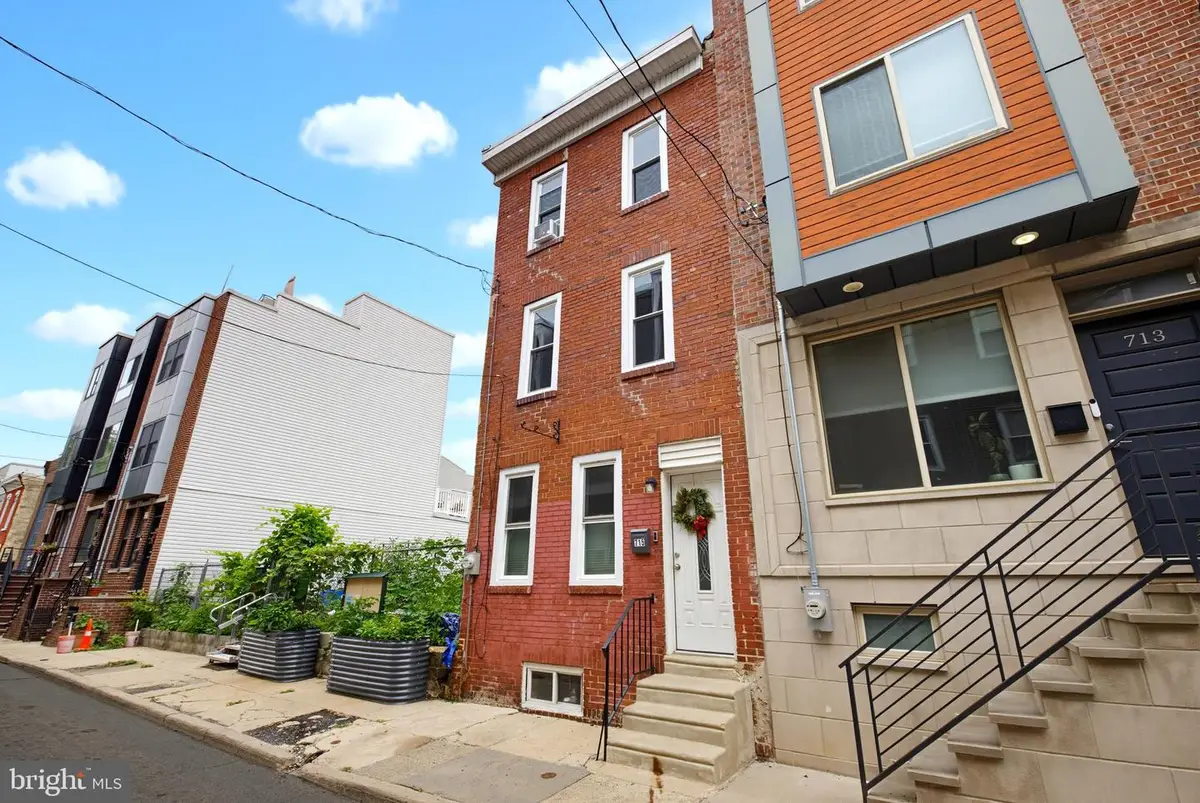715 Emily St, Philadelphia, PA 19148 - #1