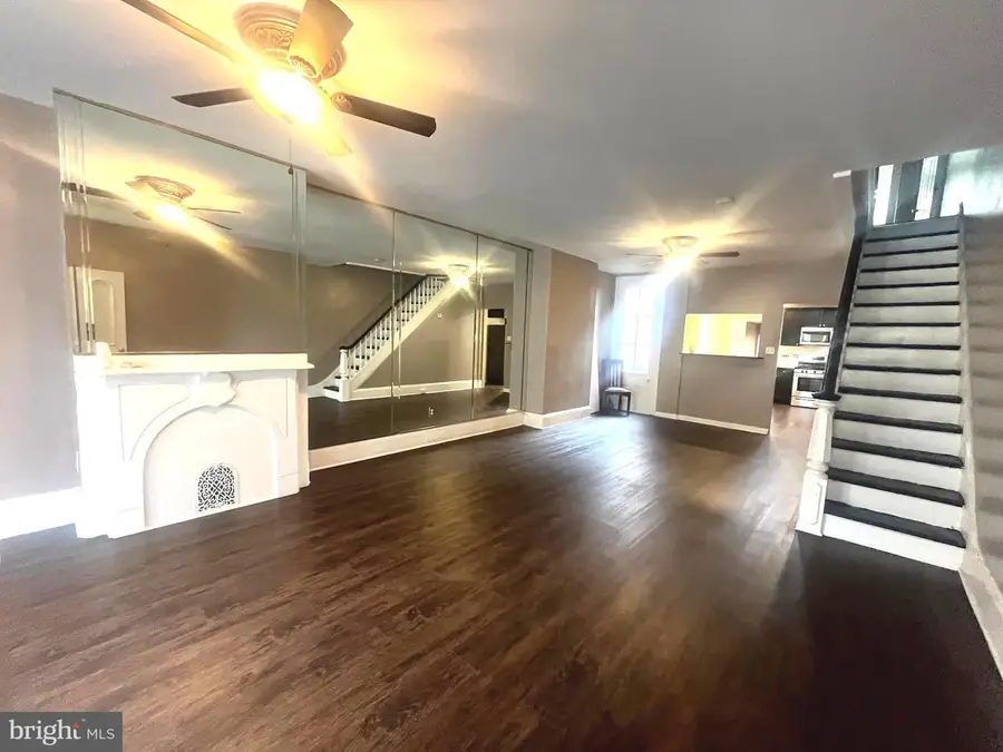 1109 W Silver St, Philadelphia, PA 19133 - #3