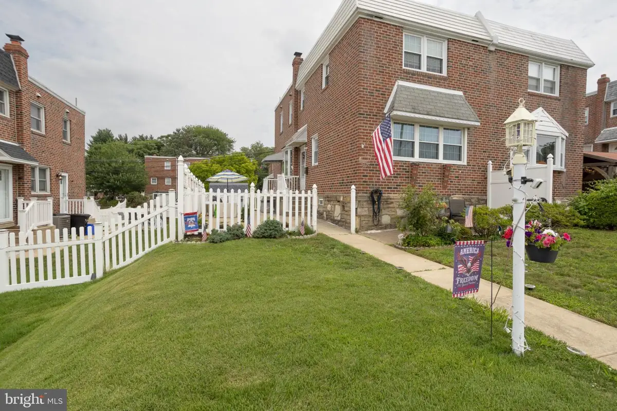 3827 Kirkwood Rd, Philadelphia, PA 19114 - #1