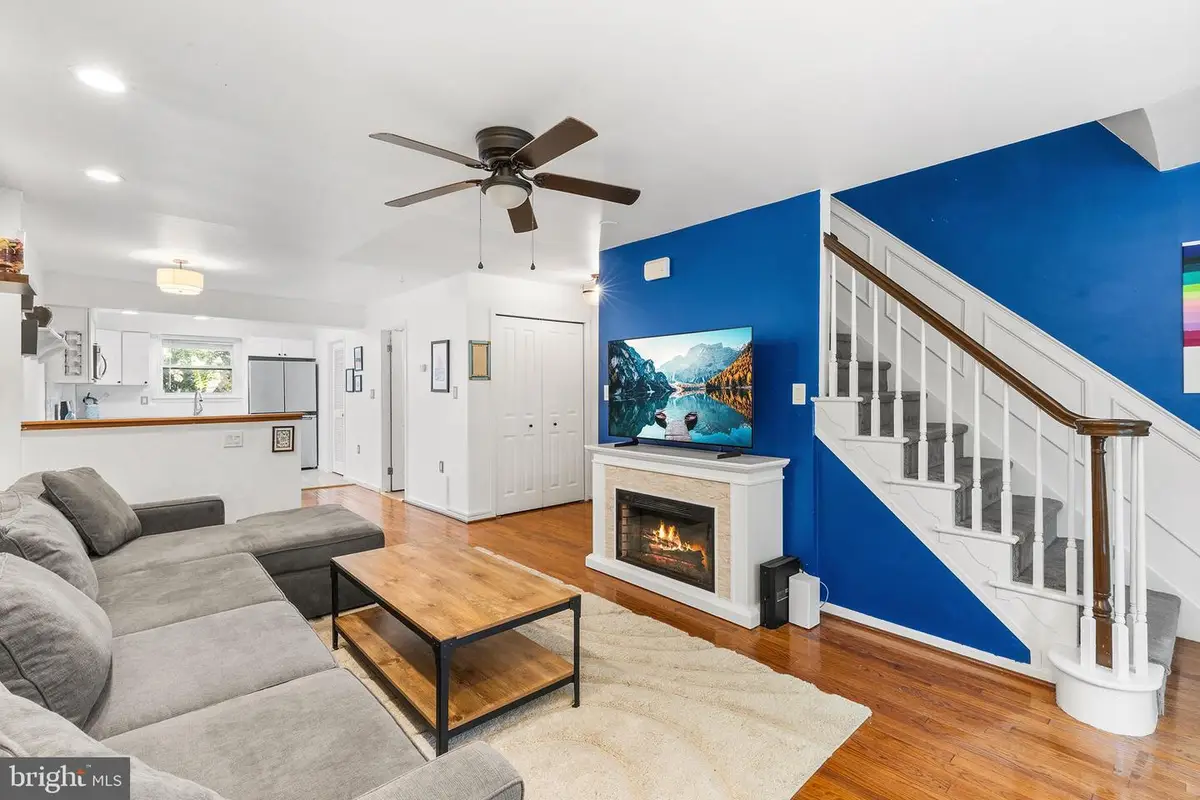 908 Greenwich St, Philadelphia, PA 19147 - #1