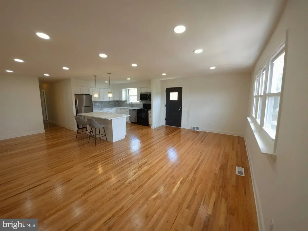 781 Livezey Ln, Philadelphia, PA 19128 - #1