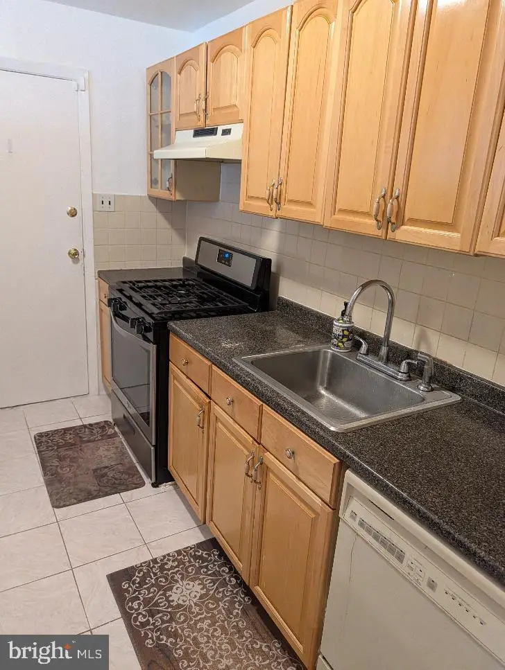 2201 Strahle St #e203, Philadelphia, PA 19152 - #1