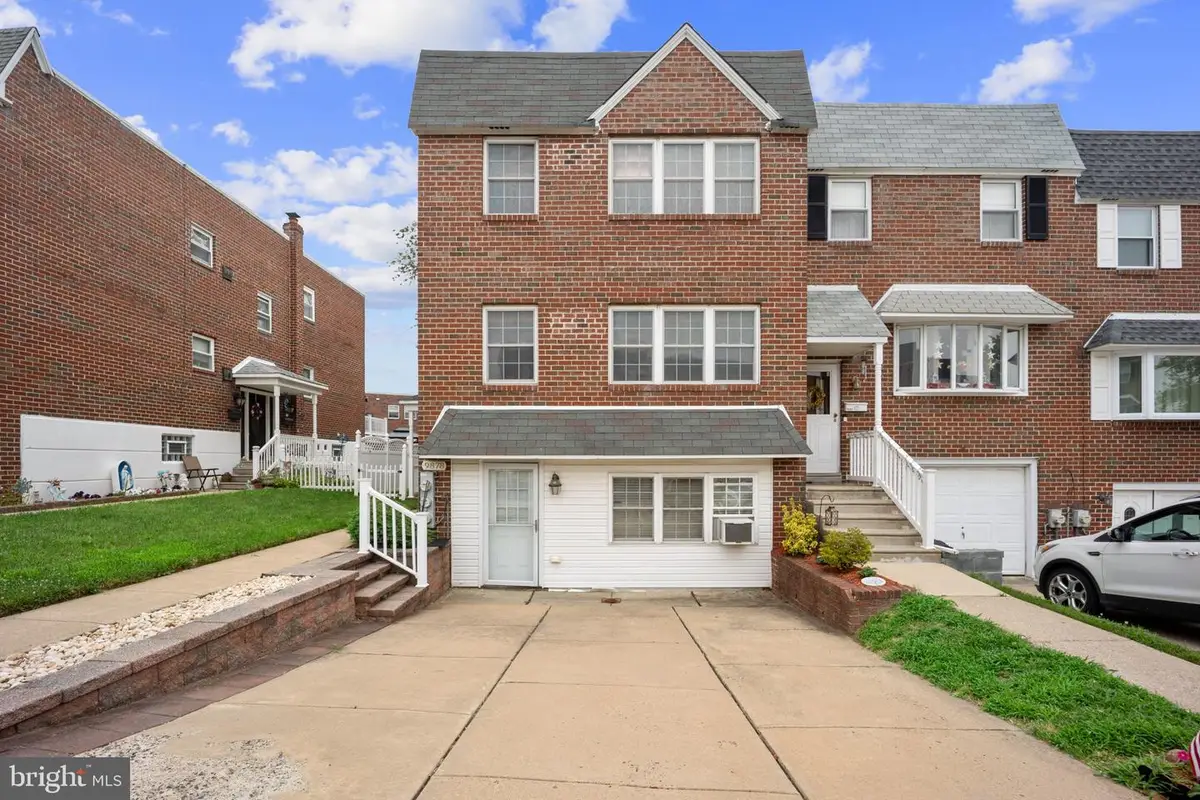 9878 Garvey Dr, Philadelphia, PA 19114 - #1