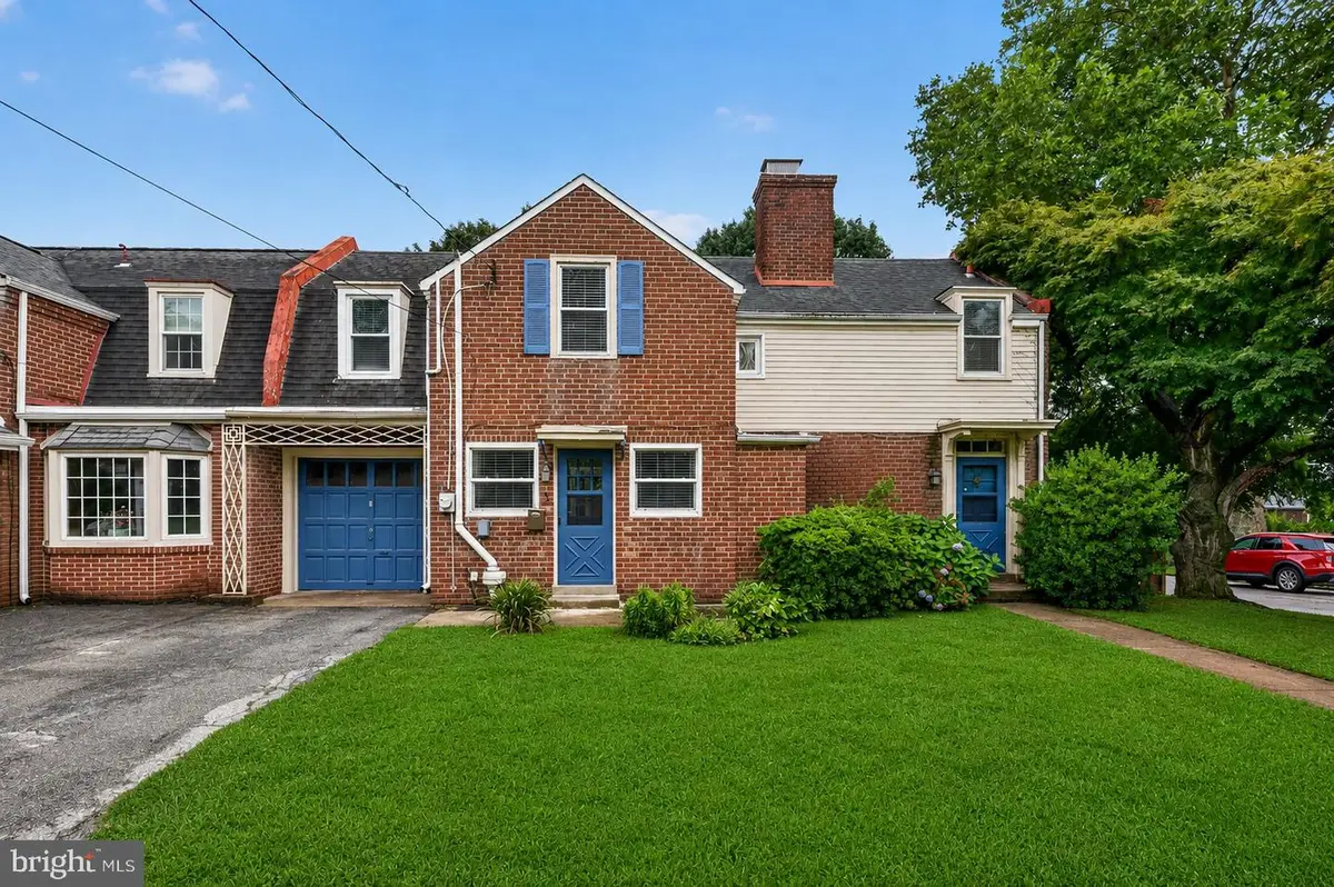 3 Lothian Pl, Philadelphia, PA 19128 - #1