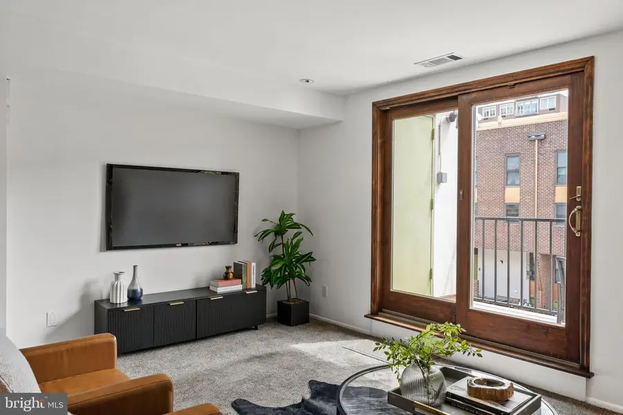 15 Hamilton Cir, Philadelphia, PA 19130 - #3