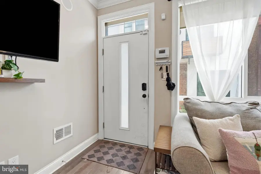 1746 Waterloo St, Philadelphia, PA 19122 - #3