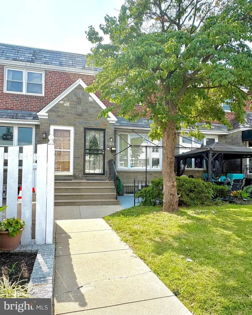 7456 Rhoads St, Philadelphia, PA 19151 - #1