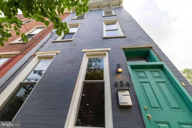 654 N 36th St, Philadelphia, PA 19104 - #1
