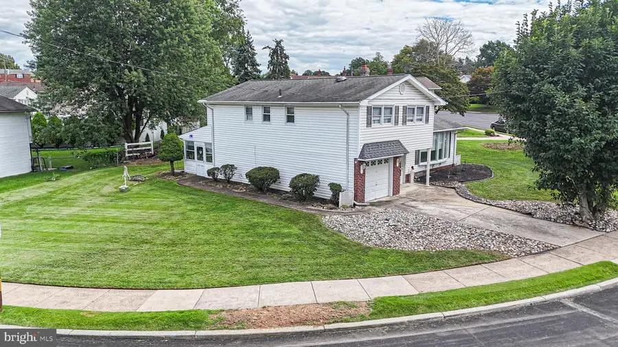 1103 Hedgerow Ln, Philadelphia, PA 19115 - #2