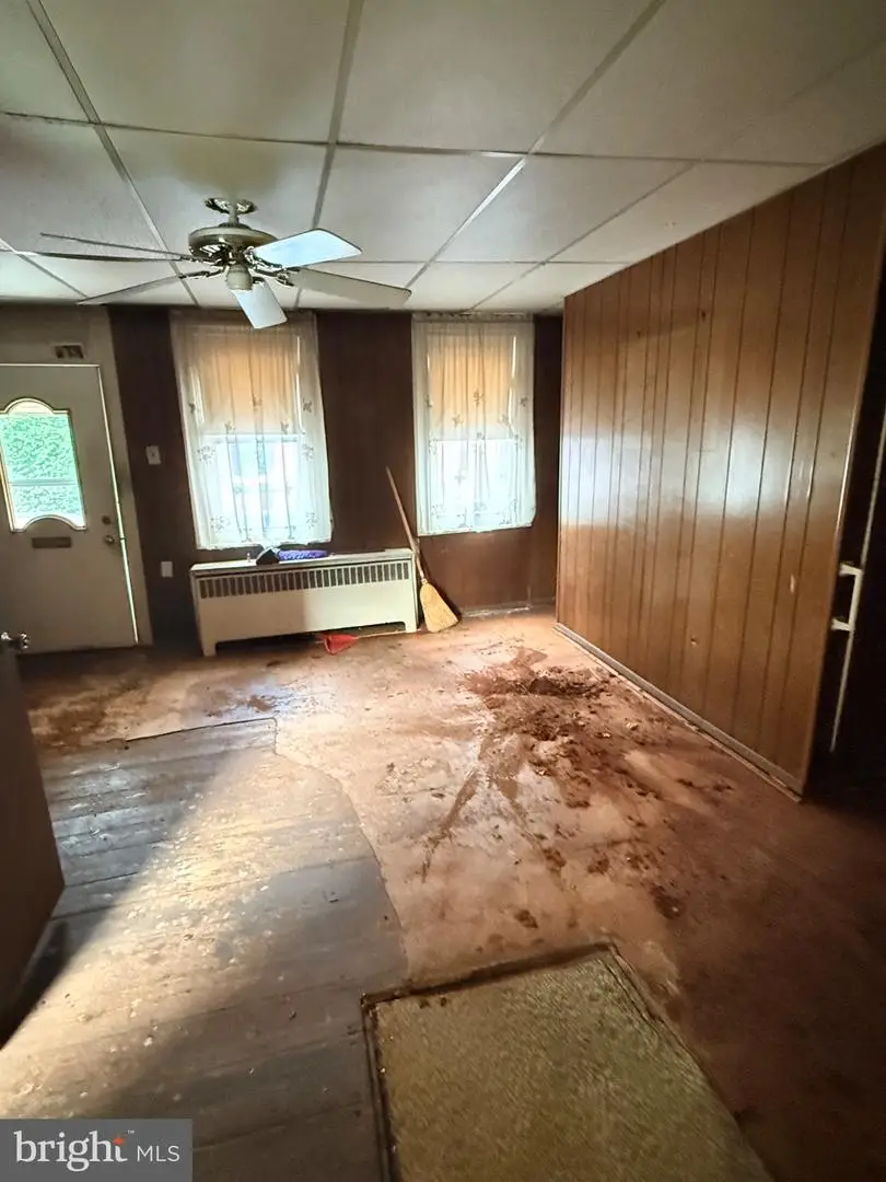 1033 E Crease St, Philadelphia, PA 19125 - #2