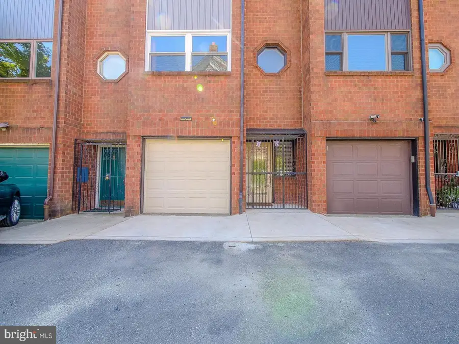 1 Queen St #2, Philadelphia, PA 19147 - #3