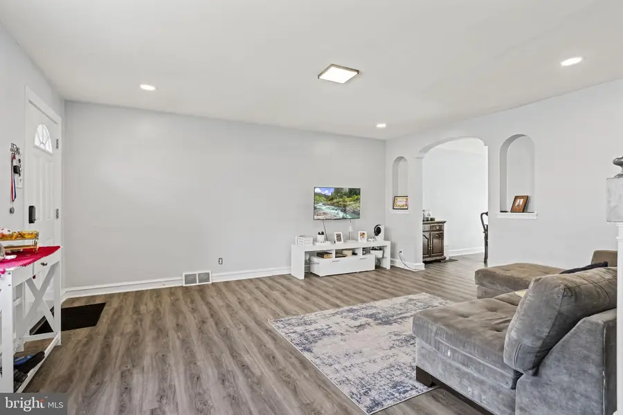 7213 Montague St, Philadelphia, PA 19135 - #3