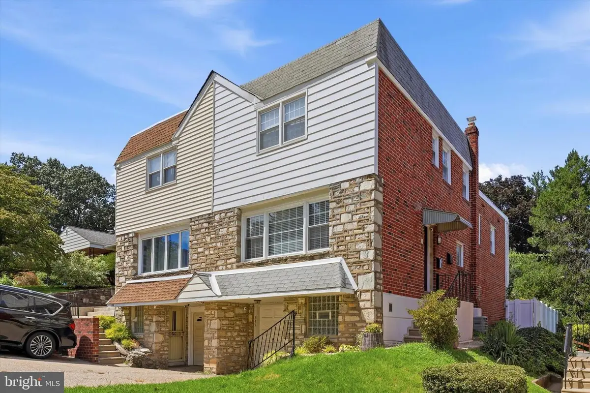 557 Livezey St, Philadelphia, PA 19128 - #1