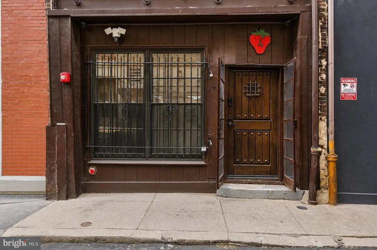 4 S Strawberry St, Philadelphia, PA 19106 - #1