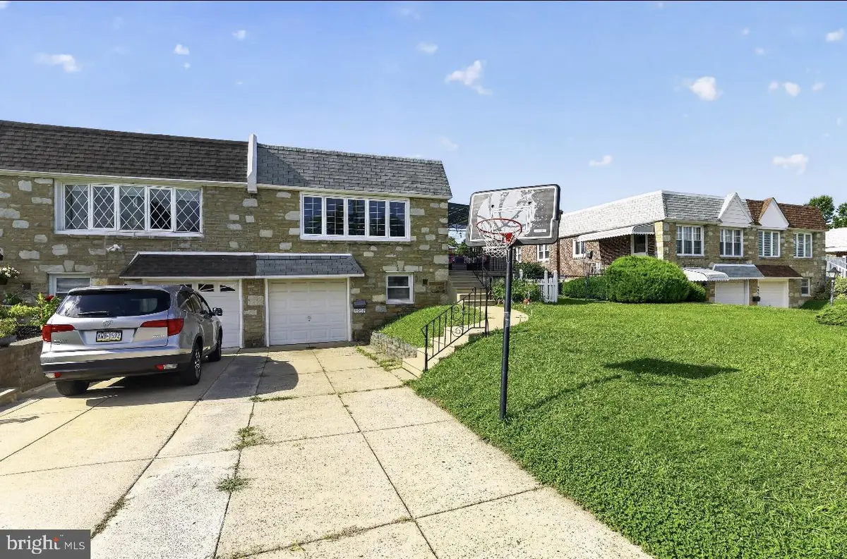 9952 Woodfern Rd, Philadelphia, PA 19115 - #1