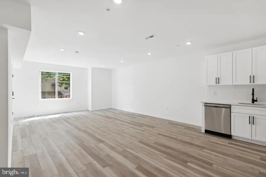 890 N 42nd St, Philadelphia, PA 19104 - #2