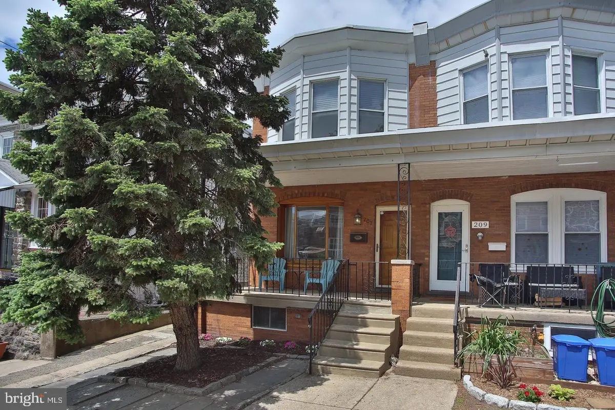 207 Lauriston St, Philadelphia, PA 19128 - #1