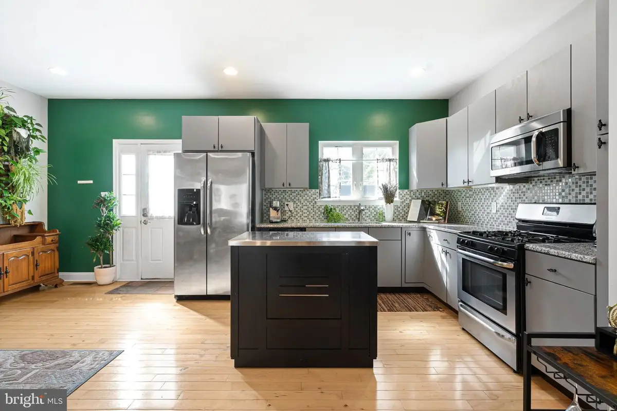 650 N 8th St, Philadelphia, PA 19123 - #1