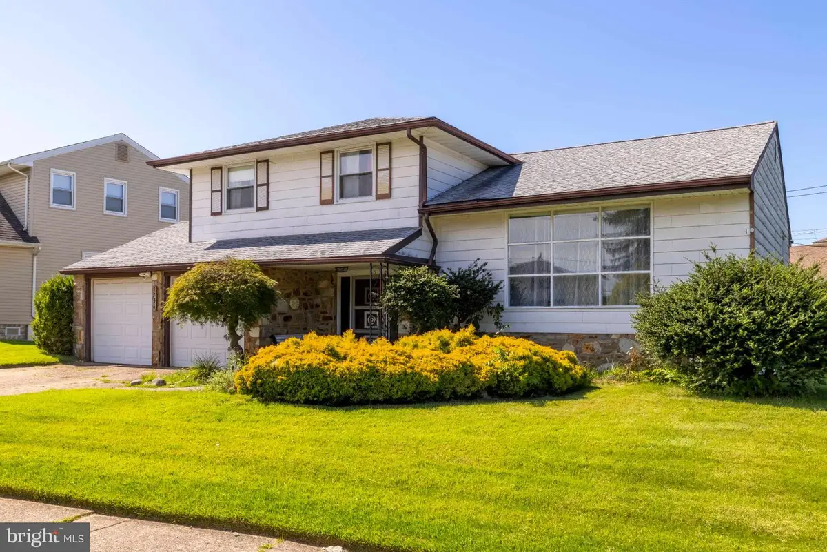 9736 Portis Rd, Philadelphia, PA 19115 - #1
