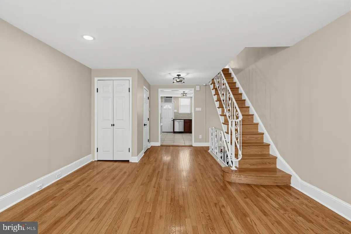 2405 S Warnock St, Philadelphia, PA 19148 - #1