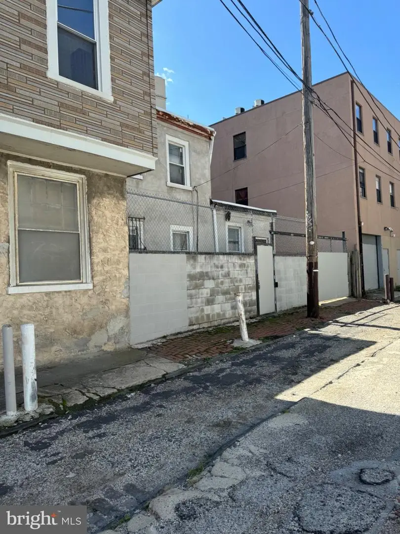 332 N 10th St, Philadelphia, PA 19107 - #2