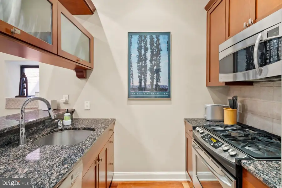 2049 Walnut St #1r, Philadelphia, PA 19103 - #3