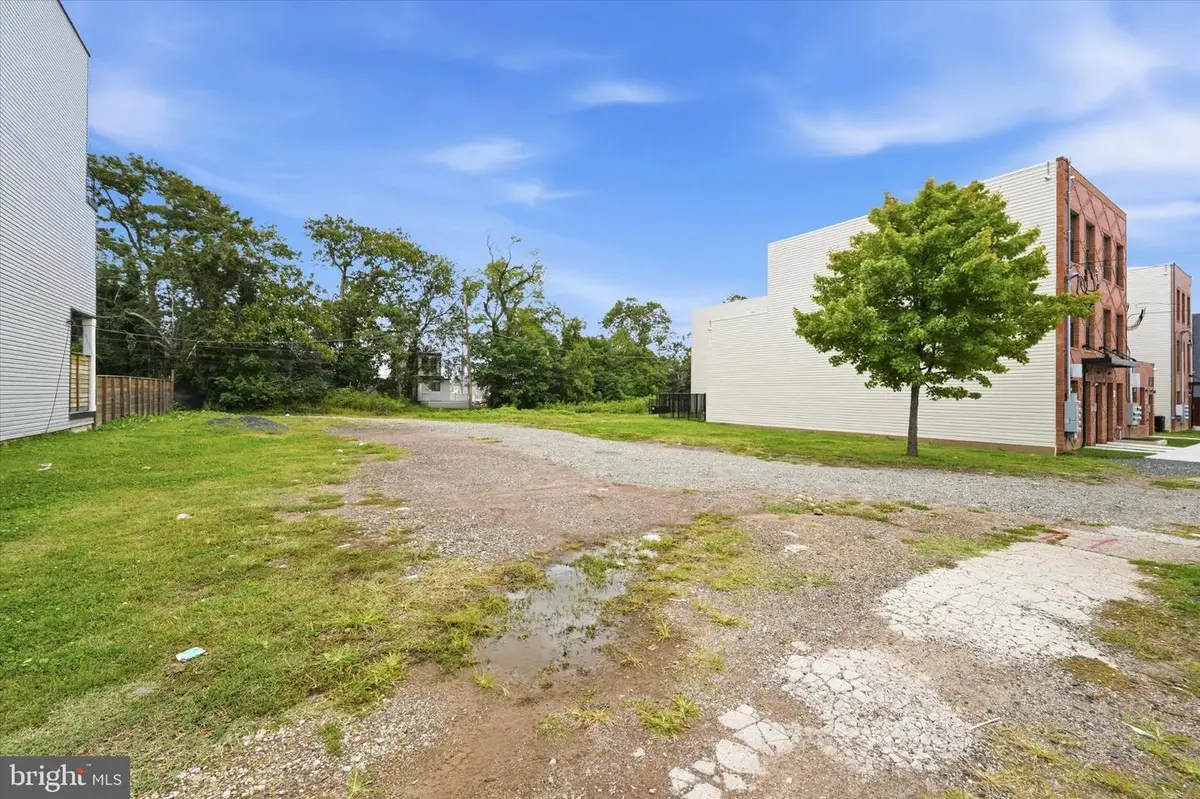 855 N 40th St, Philadelphia, PA 19104 - #1