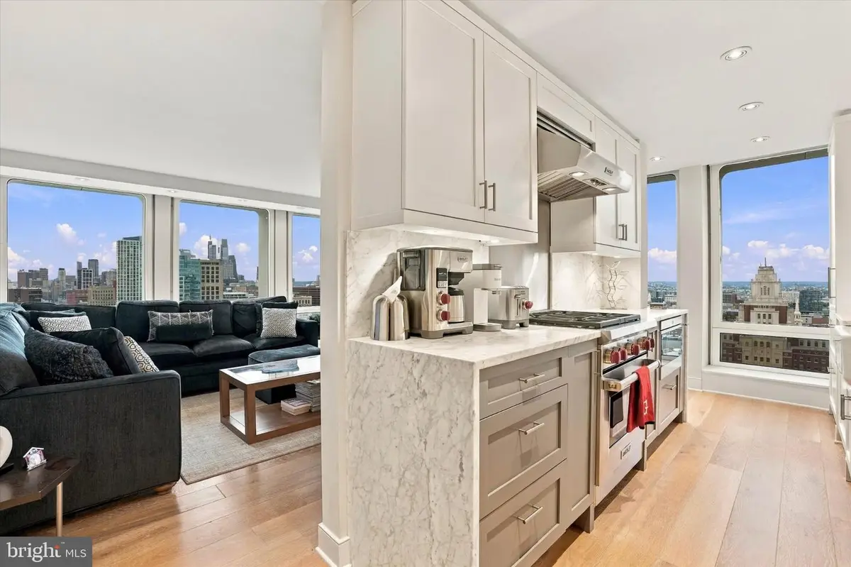 210 Locust St #28g, Philadelphia, PA 19106 - #1