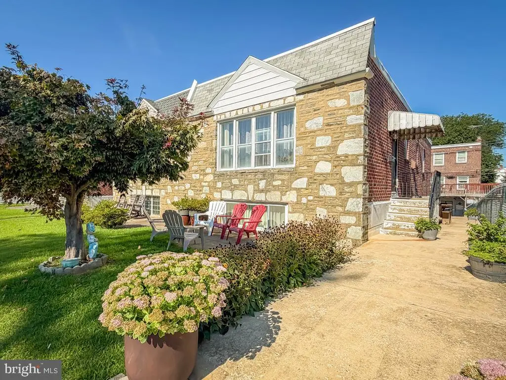 7842 Brier St, Philadelphia, PA 19152 - #1