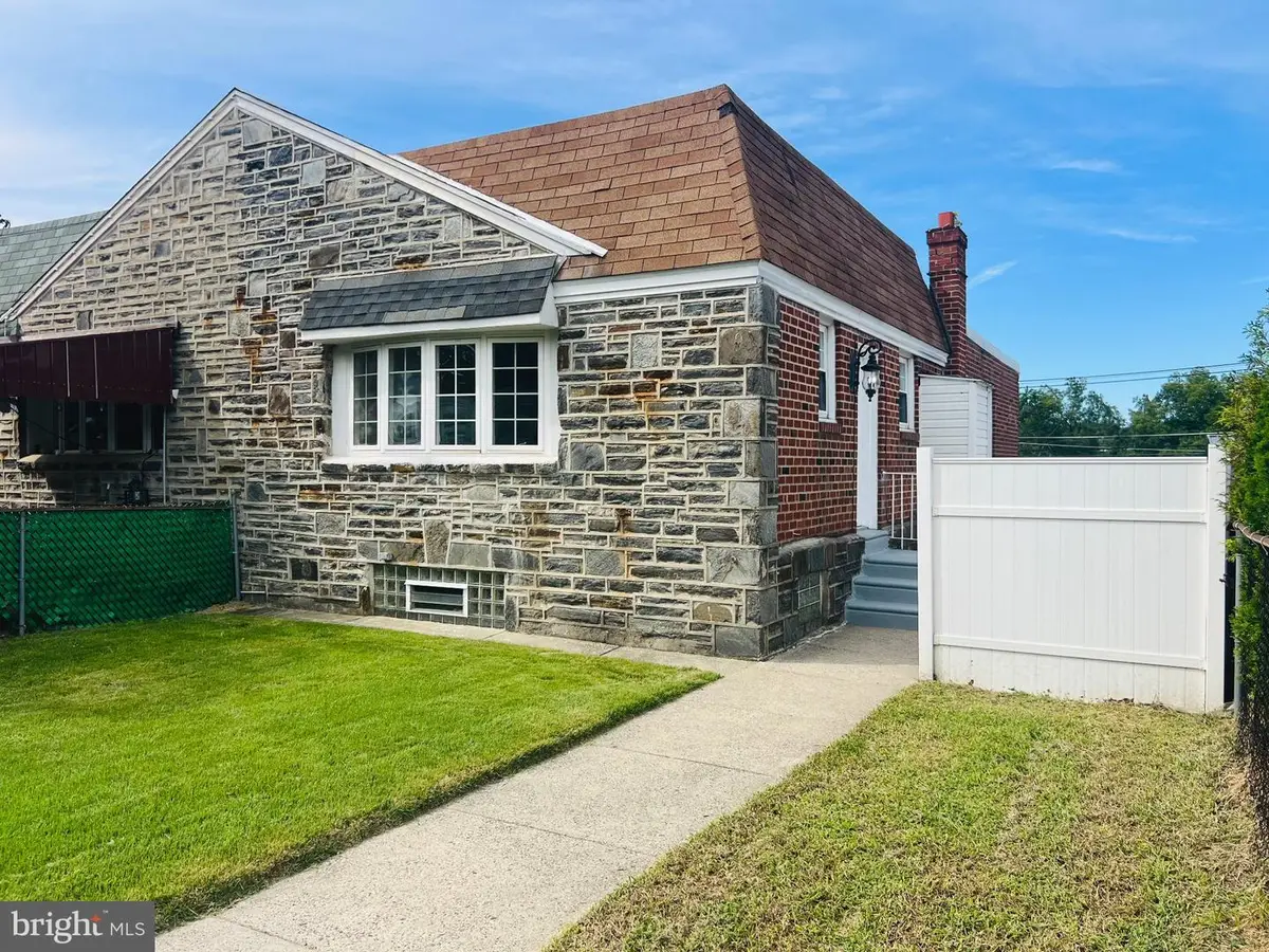 9106 Wooden Bridge Rd, Philadelphia, PA 19136 - #1