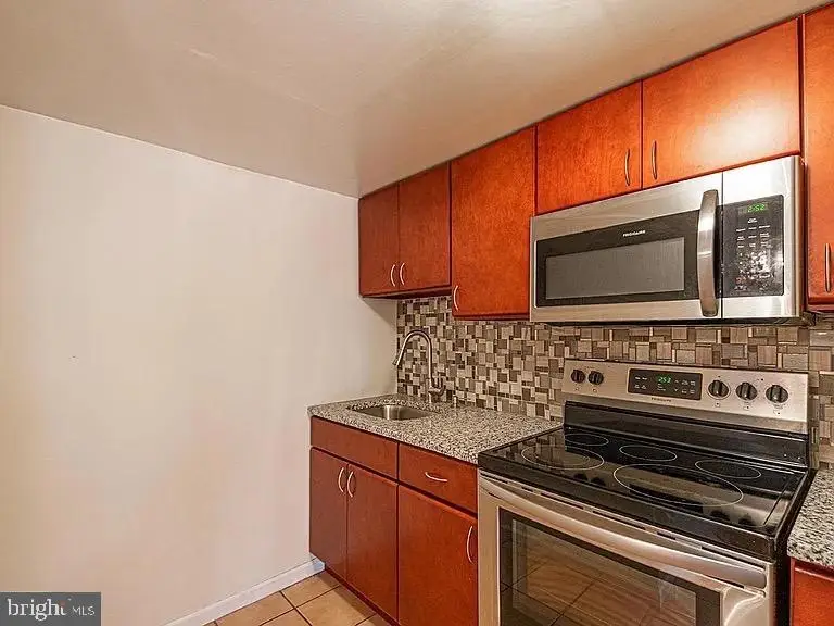 1324 Locust St #207, Philadelphia, PA 19107 - #2