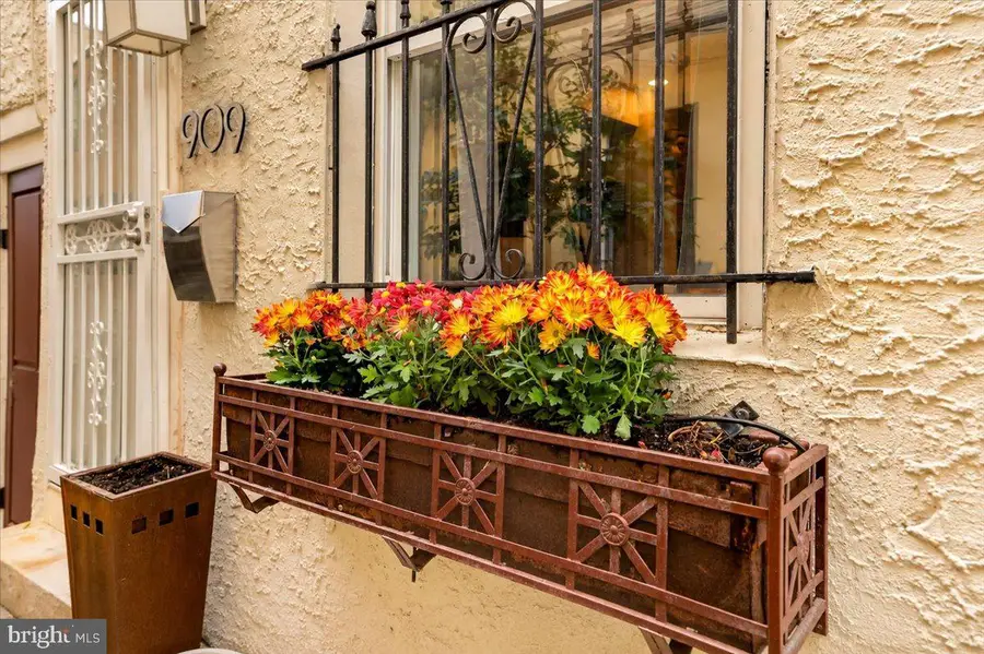 909 S Sheridan St S, Philadelphia, PA 19147 - #2