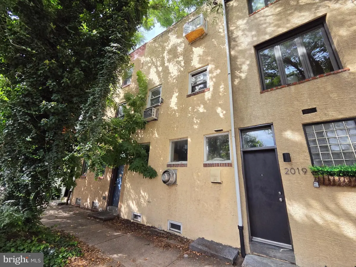 2021 Lombard St, Philadelphia, PA 19146 - #1