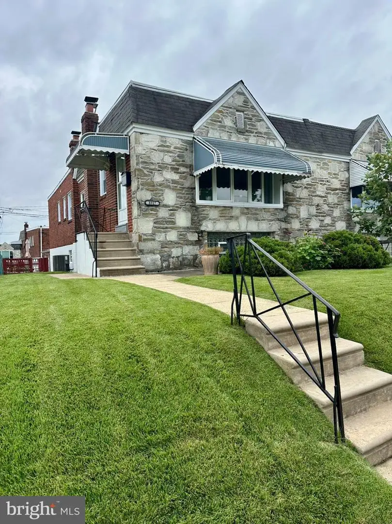 8927 Revere St, Philadelphia, PA 19152 - #1